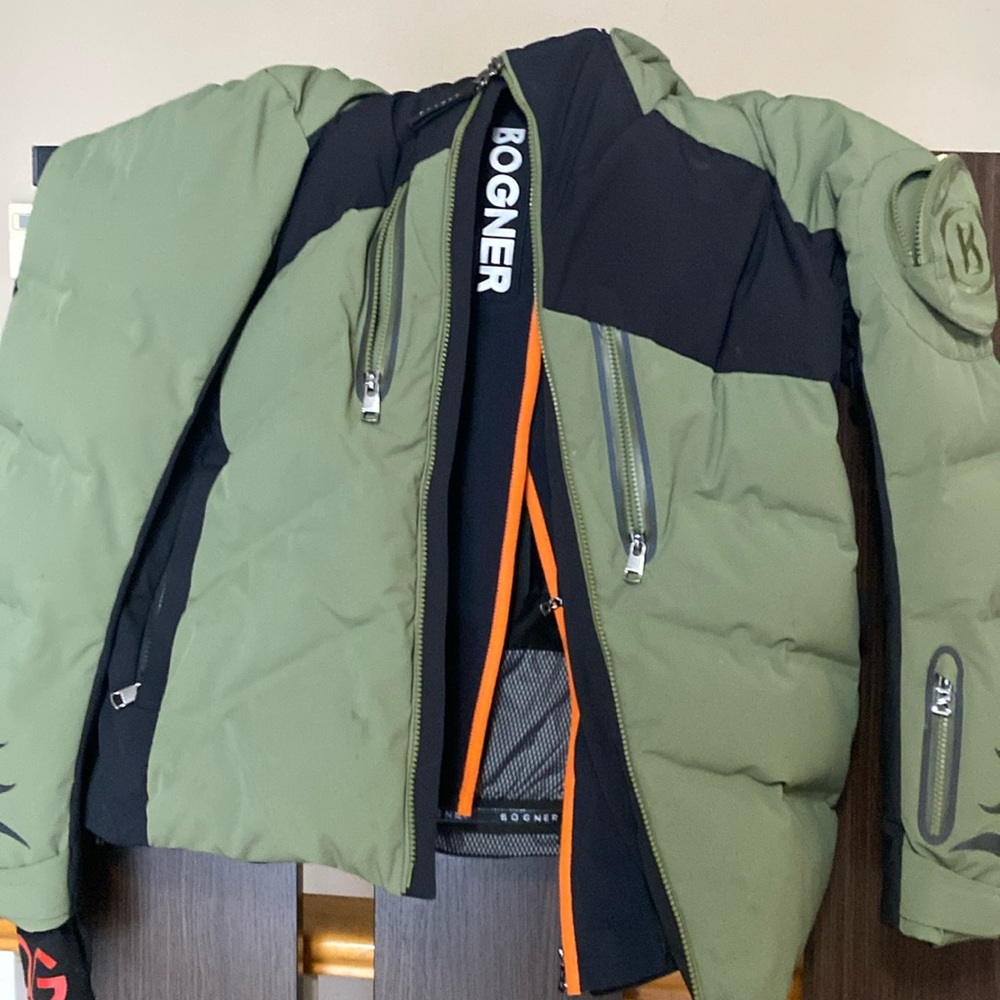 I bought this jacket brand new for 2500 never been worn